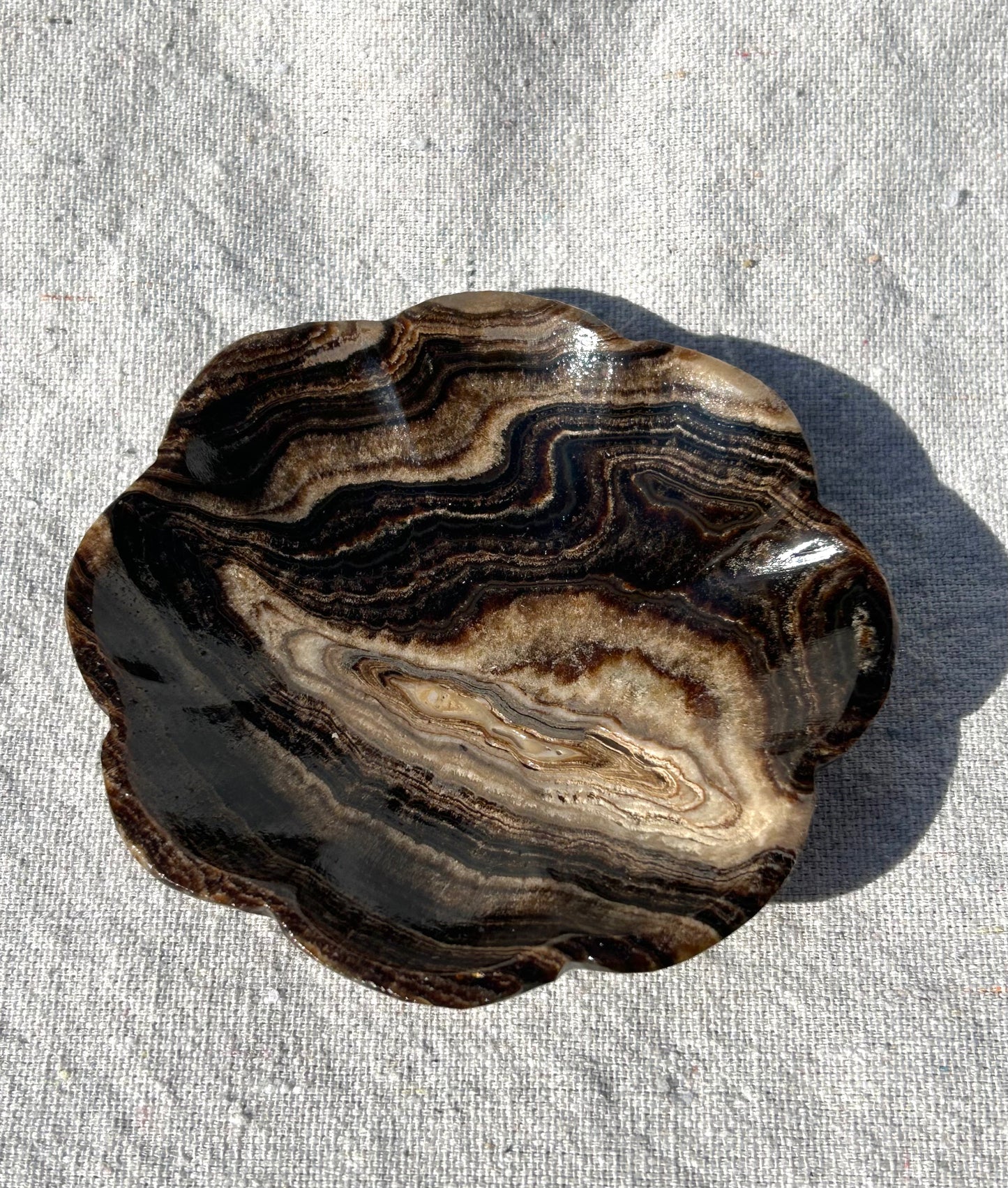 Onyx Flower Dish - Chocolate
